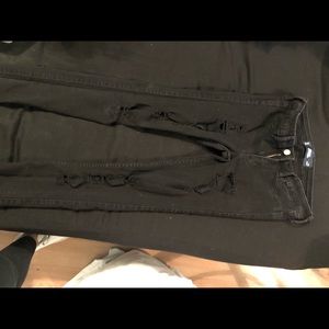 Black ripped skinny jeans